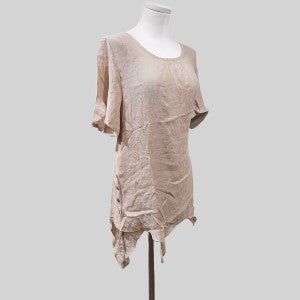 Tunic top in beige with short sleeves and asymmetric hemline.