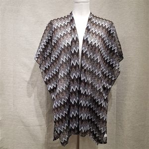 Shrug in black and grey wavy pattern