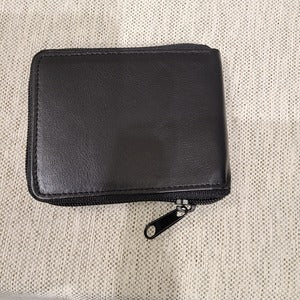 Wallet for men in black with zip closure when closed