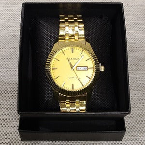 Wristwatch for men with gold frame and gold inner dial 