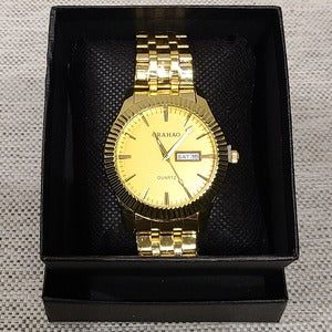 Wristwatch for men with gold frame and gold inner dial