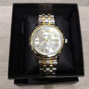 Dual tone round dial wristwatch for men