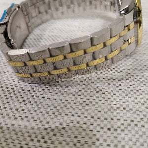 Detailed view of dual tone chain strap