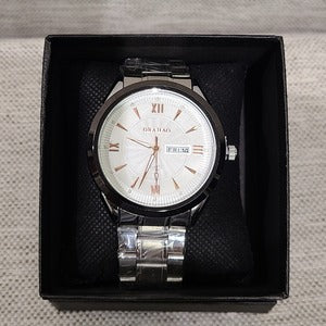 Full view of Round face wristwatch for men in silver color