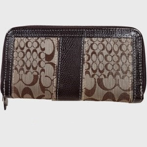 Signature wallet with zip closure and brown trim