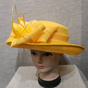 Formal dress hat in yellow with bow and feathers