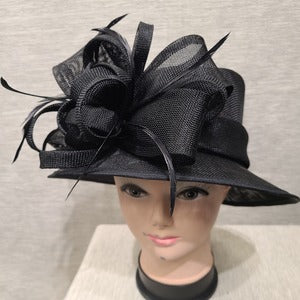 Formal dress hat in black with mid size rim