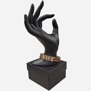 Stretchy bracelet in varying shades of brown