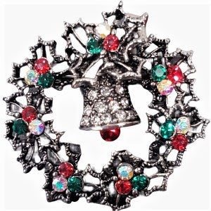 Christmas wreath shaped brooch