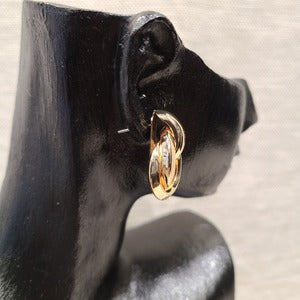 Push back post of Twined hoop earrings in gold frame 