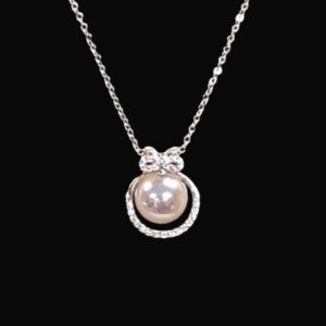 Diamond and pearl necklace in light gold