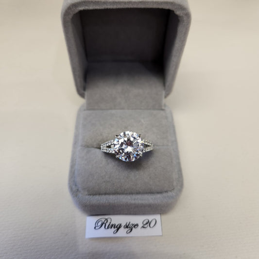 Prong-set silver colored ring with clear stones