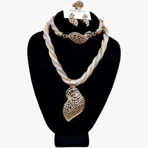 Five piece jewelry set with tri-color twined chain design
