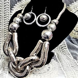 Three piece bold design jewelry set