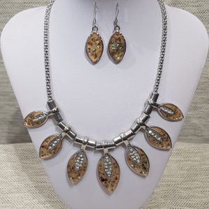 Three piece jewelry set with dangle earrings