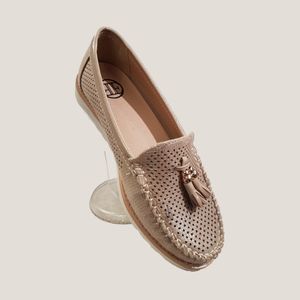 Flat shoes for women in light gold with tassel detail