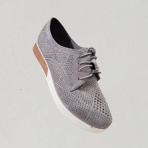 Flat shoes in light grey color with suede top