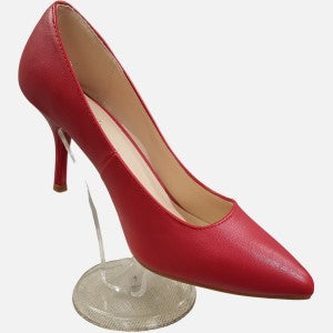 Pointed toe red shoes