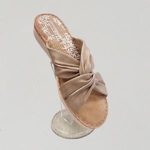 Taupe slip-on summer sandals with platform heel