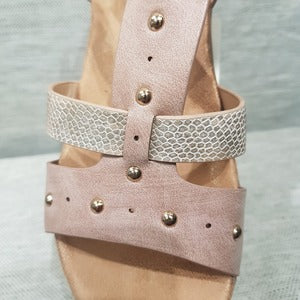 Detailed view of the front of dusty pink sandals