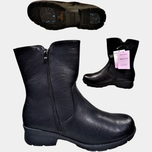 Short black winter boots with fur lining