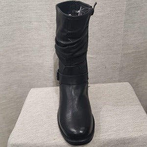 Front view of Black color midcalf length winter boots for women