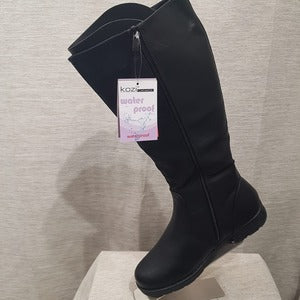 Side view of Black color winter boots for women with side zipper