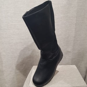 Winter boots for women with zip closure on the side