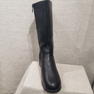 Front view of winter boots for women with zip closure on the side