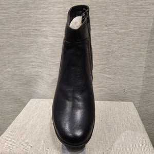 Front view of Ankle winter boots with thick lining 