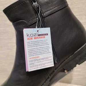 Zipper detailed view on Ankle winter boots with thick lining 