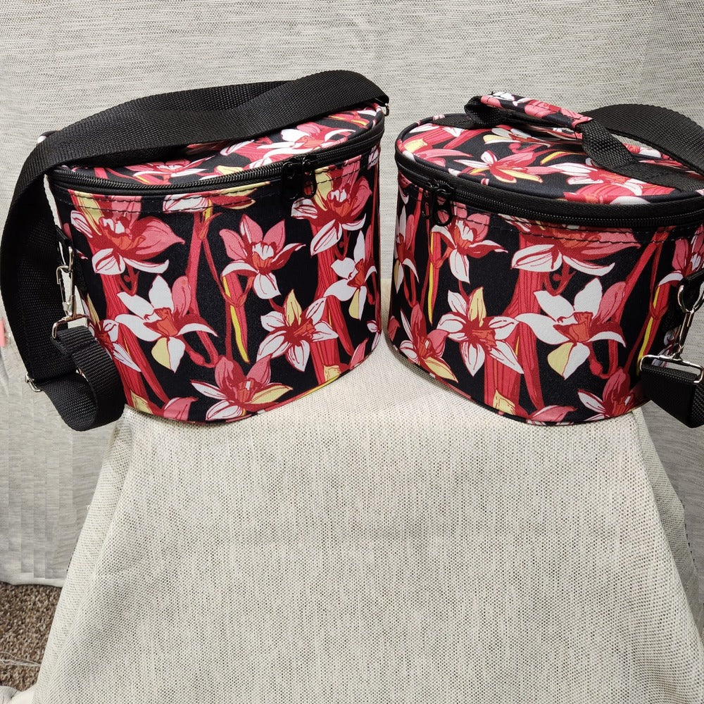 Cosmetic cases with black color adjustable straps